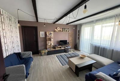 Apartament cu 3 camere decomandat în Drumul Taberei