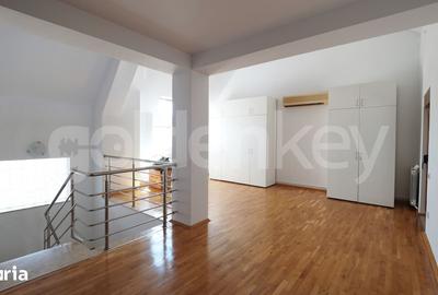 Casă cu 8 camere cu Teren 600 Mp în Băneasa