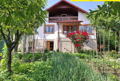 Casă cu 4 camere cu Teren 1200 Mp în Central