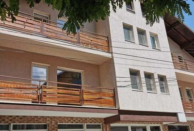 Casă cu 4 camere cu Teren 180 Mp în Central - 1