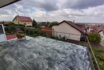 Casă cu 3 camere decomandat în Dealuri Oradea
