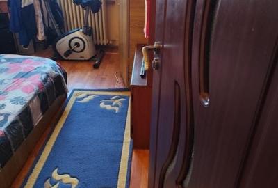 Apartament cu 4 camere decomandat în Craiovița Nouă