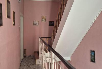 Casă cu 5 camere cu Teren 490 Mp în Central - 1