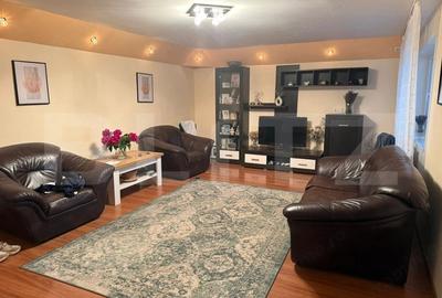 Apartament cu 3 camere decomandat în Micro 5