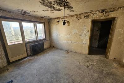 Apartament cu 2 camere semidecomandat în Micro I - 9
