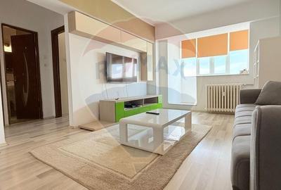 Apartament cu 3 camere semidecomandat, mobilat în Apărătorii Patriei