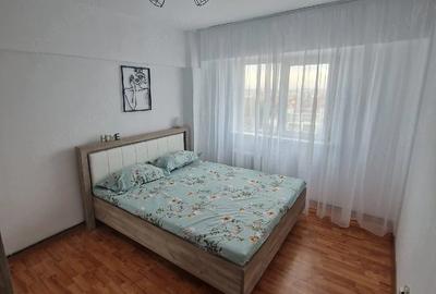Apartament cu 4 camere decomandat în Rovine