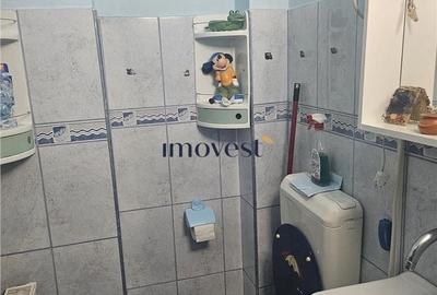 Apartament cu 4 camere decomandat în Micro 16
