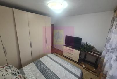 Apartament cu 3 camere decomandat în Cuza
