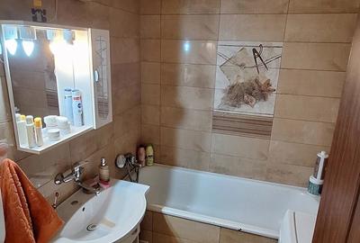 Apartament cu 2 camere decomandat în Teiul Doamnei - 2