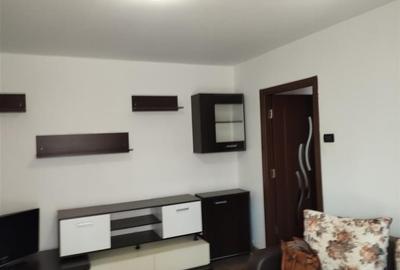 Apartament cu 2 camere semidecomandat, mobilat în 9 Mai