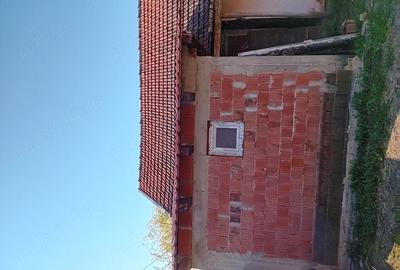 Casă cu Teren 564 Mp în Măureni - 1