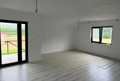 Casă cu 5 camere cu Garaj în Măriței - 8