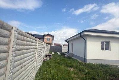 Casă cu 3 camere decomandat în Vârteju