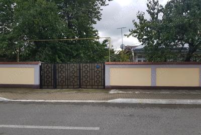 Casă cu Teren 1164 Mp în Central - 1