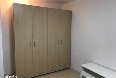 Apartament cu 3 camere decomandat în Tei