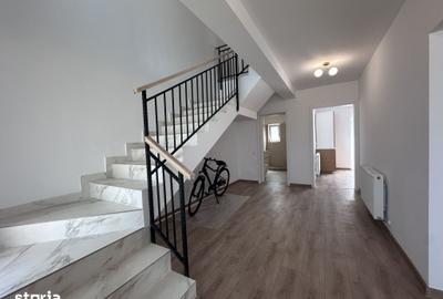 Casă cu 4 camere cu Teren 300 Mp în Ulmi
