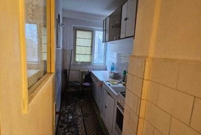 Apartament cu 3 camere semidecomandat în Km 4-5 - 2