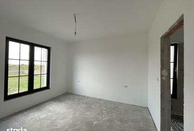 Casă cu 5 camere cu Teren 631 Mp în Ghiroda