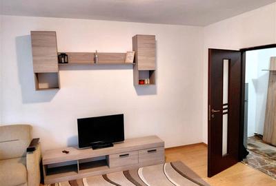 Apartament cu 2 camere semidecomandat, mobilat în Central