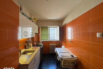 Apartament cu 3 camere semidecomandat în Victoriei