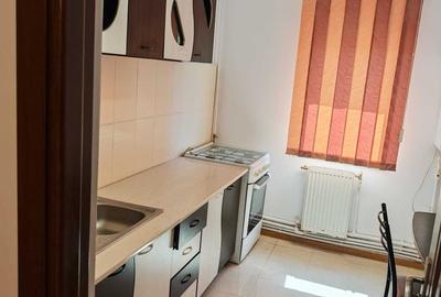 Apartament cu 2 camere semidecomandat, mobilat în Central