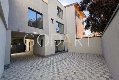 Casă cu 5 camere cu Canalizare în Tei