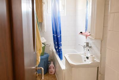 Apartament cu 3 camere semidecomandat în Calea București
