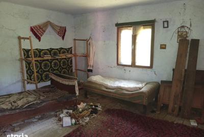 Casă cu 2 camere cu Teren 28000 Mp în Hălmagiu