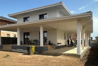 Casă cu 5 camere cu Teren 650 Mp în Dumbrăvița