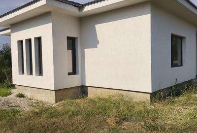 Casă cu 3 camere în Urechești
