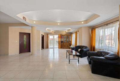 Apartament cu 3 camere decomandat în Intim