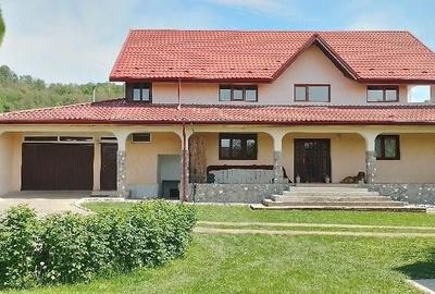 Casă cu Teren 1833 Mp în Central - 7