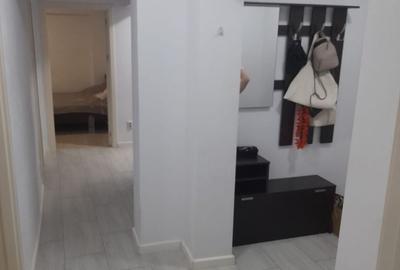 Apartament cu 3 camere decomandat în Nicolina