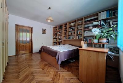 Casă cu 3 camere decomandat în Sud