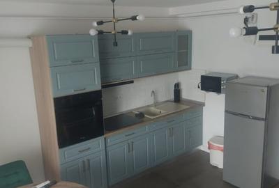 Apartament cu 3 camere decomandat, mobilat în Central