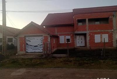 Casă cu 5 camere cu Teren 1000 Mp în Peciu Nou - 4