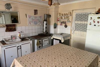 Casă cu 3 camere cu Teren 439 Mp în Central