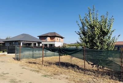 Teren de 662 mp, în Costi
