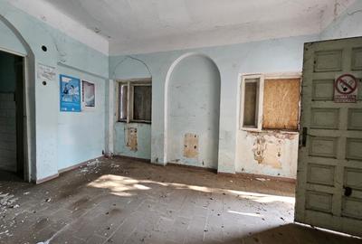 Casă cu 7 camere cu Teren 4098 Mp în Grădiștea - 1