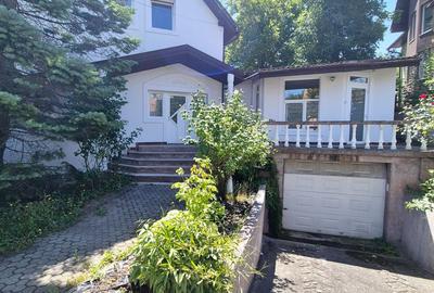Casă individuală cu 7 camere cu Canalizare în Gruia
