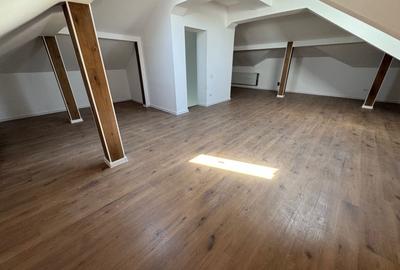 Casă individuală cu 6 camere cu Canalizare în Central - 11