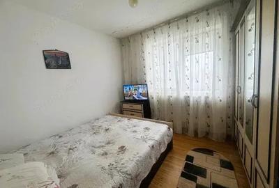 Apartament cu 4 camere decomandat în Drăgănești-Olt - 1