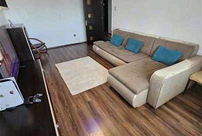 Apartament cu 3 camere decomandat în Buzaului