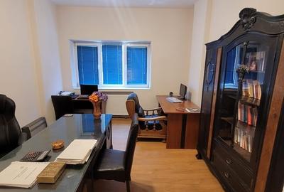 Apartament cu 3 camere decomandat în Universitate - 1