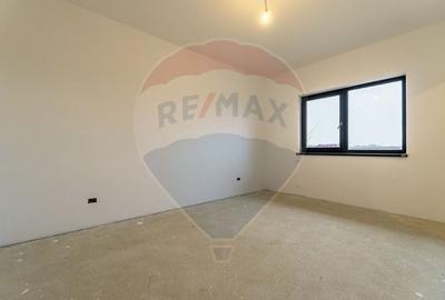 Casă cu 4 camere cu Teren 476 Mp în Sânpetru - 15
