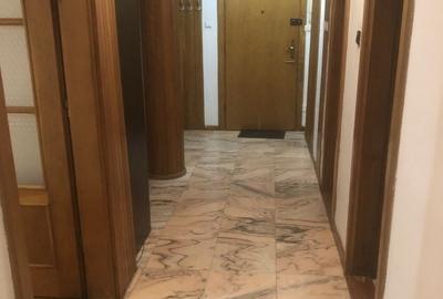 Apartament cu 3 camere decomandat în Exterior Vest