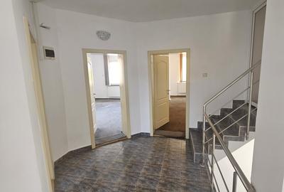 Casă individuală cu 9 camere cu Canalizare în Gruia - 11