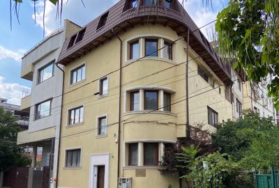 Casă cu 10 camere cu Teren 264 Mp în 13 Septembrie