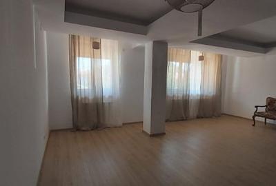 Casă cu 6 camere cu Teren 900 Mp în Voluntari - 2